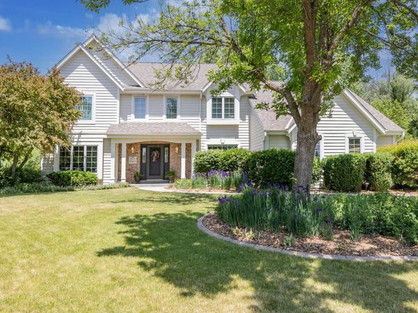 W159N7482 Pinewood Cir, Menomonee Falls, WI 53051
