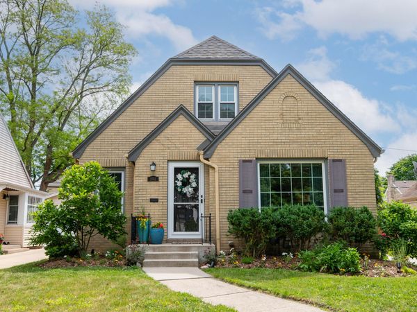 2752 N 69th St, Milwaukee, WI 53210