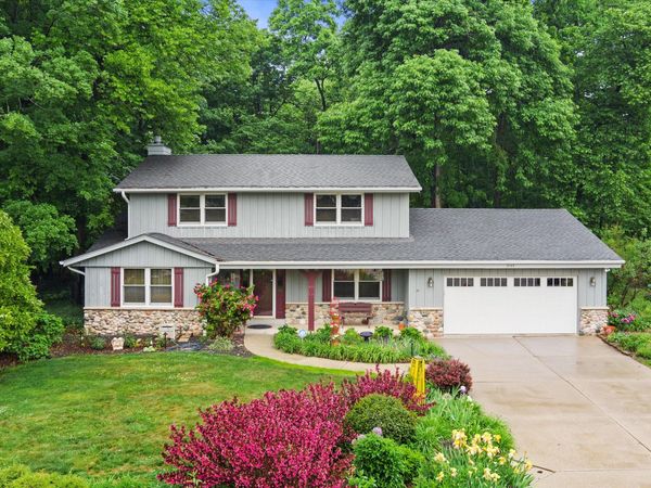 3145 S Manor Ct, New Berlin, WI 53151