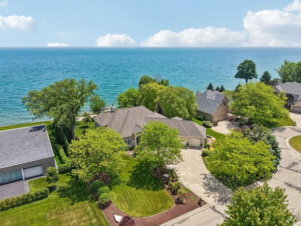 4731 Woodlake Ct, Mount Pleasant, WI 53403