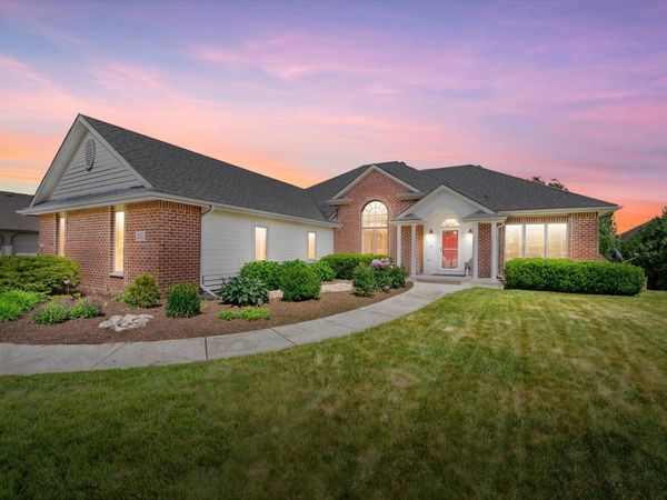 W172N7810 Shady Ln, Menomonee Falls, WI 53051