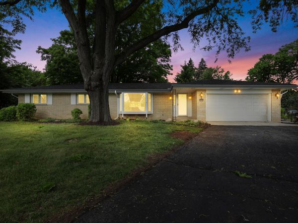 3285 Wetzel Ln, Brookfield, WI 53005
