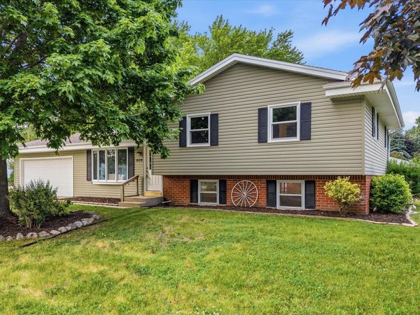 1620 1st Ave, Grafton, WI 53024