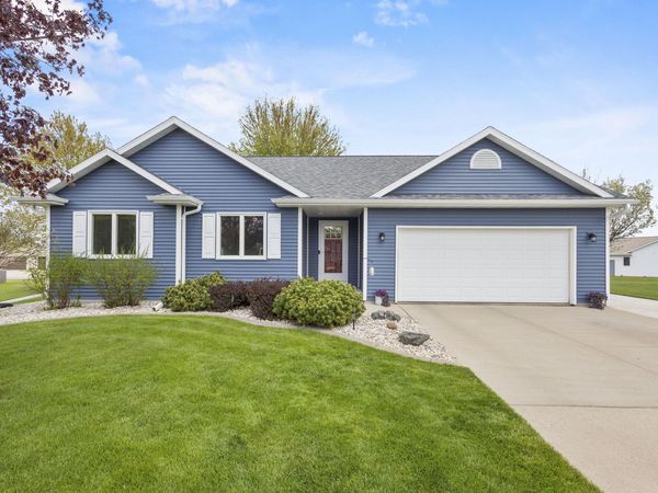 W6484 Brandon Ct, Greenville, WI 54942