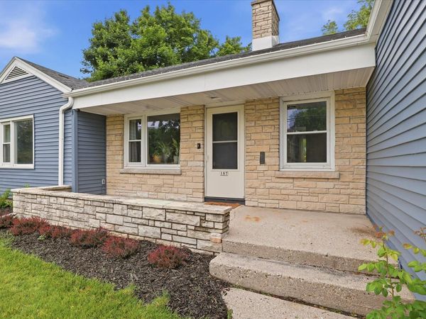 187 W Oak Grove St, Juneau, WI 53039