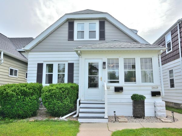 3662 S Ahmedi Ave, Saint Francis, WI 53235