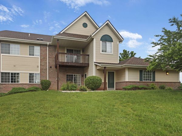 6915 Dale Dr, Unit 29, Caledonia, WI 53402