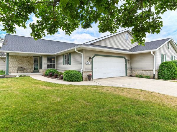 W154N6542 Marvel Dr, Unit 30, Menomonee Falls, WI 53051