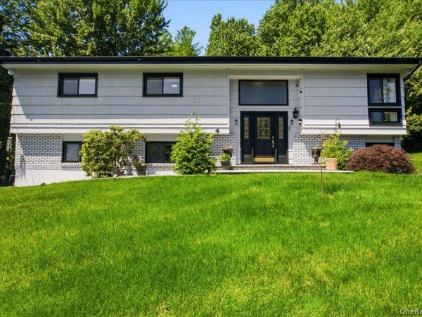 4 Medford Place , Nanuet, NY 10954