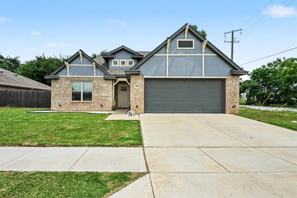 977 Sam Street, Springtown, TX 76082 Main Photo