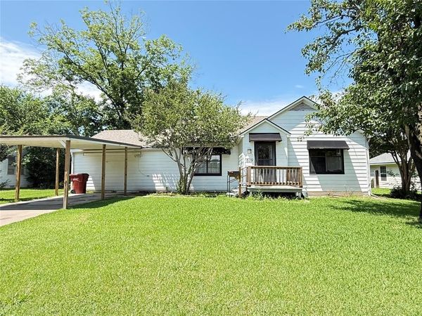619 E 12th Street , Bonham, TX 75418