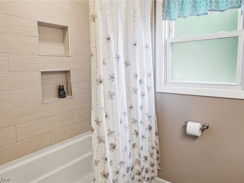 358 Mark Drive, Tallmadge, OH 44278 Photo 14