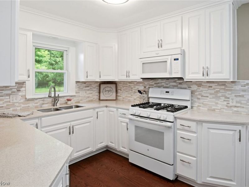 358 Mark Drive, Tallmadge, OH 44278 Photo 4