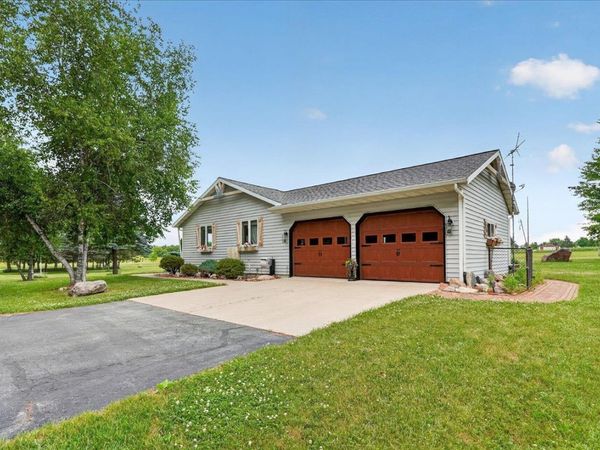 W8127 Dumke Road, Portage, WI 53901