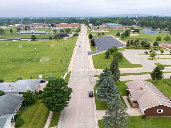 1302 E Garfield Street, Mount Horeb, WI 53572