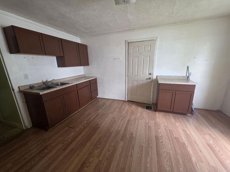 23 N Barron Street, Kenton, OH 43326 Photo 6
