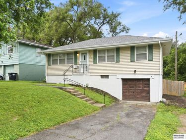 5016 N 61st Street, Omaha, NE 68104