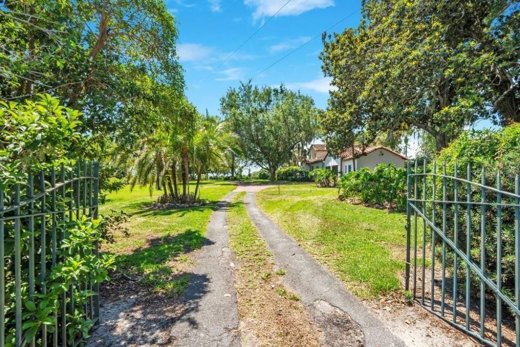 14365 SE Highway 42, Weirsdale, FL 32195 Photo