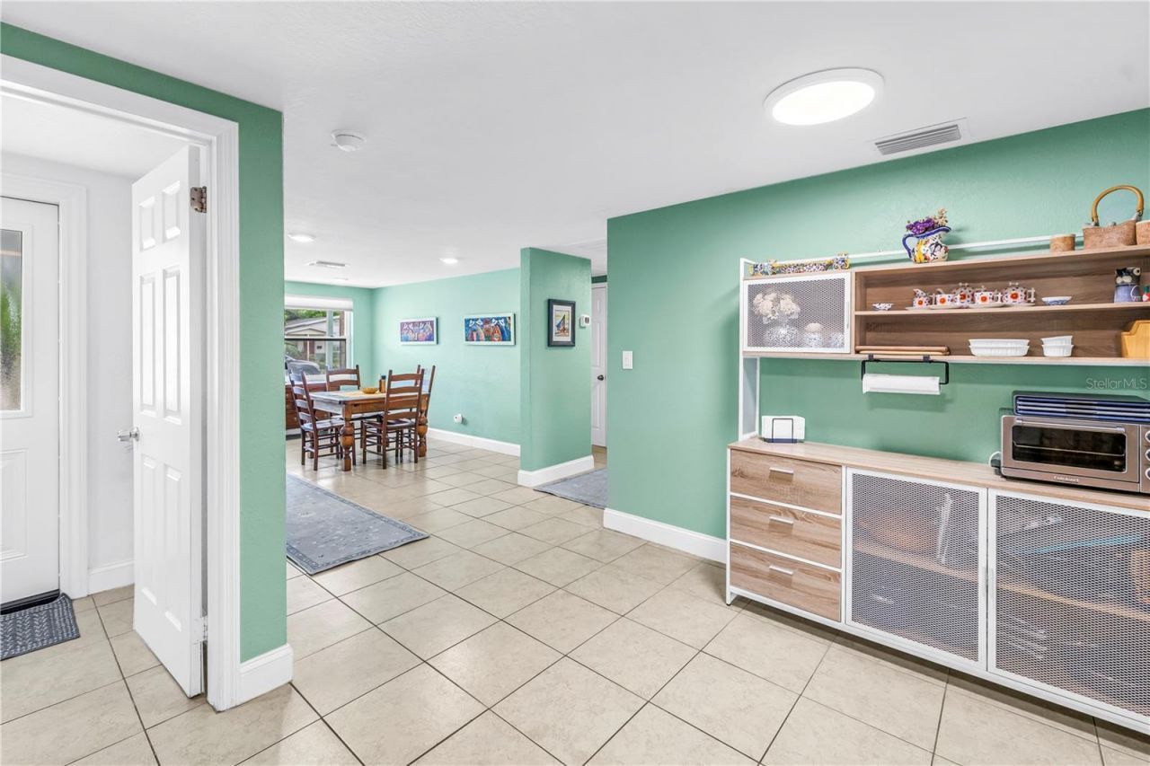 543 72nd Ave N, Saint Petersburg, FL 33702 Photo