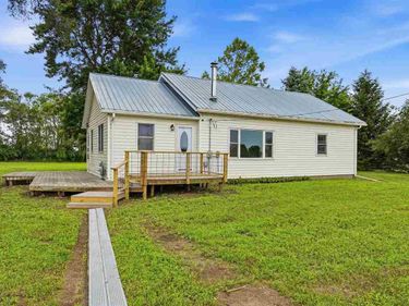 604 S Todds Ferry, Conesville, IA 52739