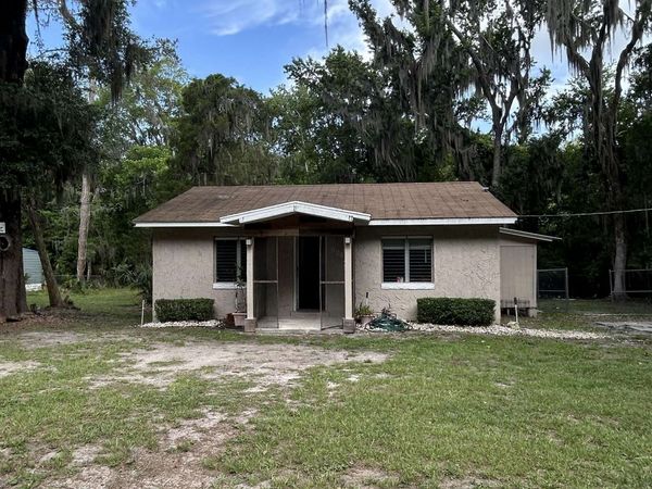 908 River St, Palatka, FL 32177