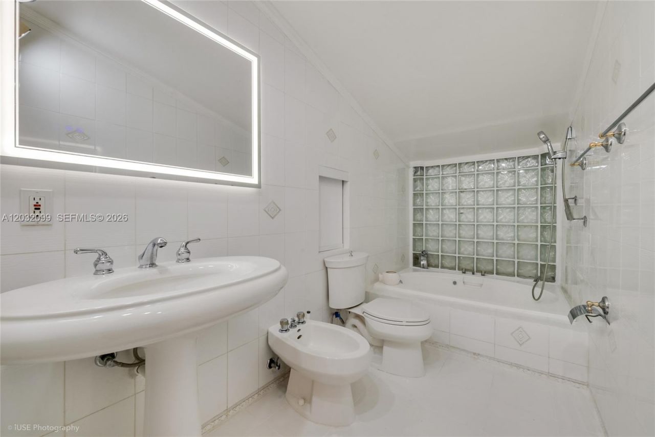 902 Lisbon St, Coral Gables, FL 33134 Photo