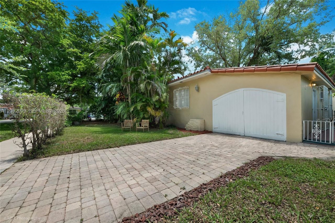 902 Lisbon St, Coral Gables, FL 33134 Photo