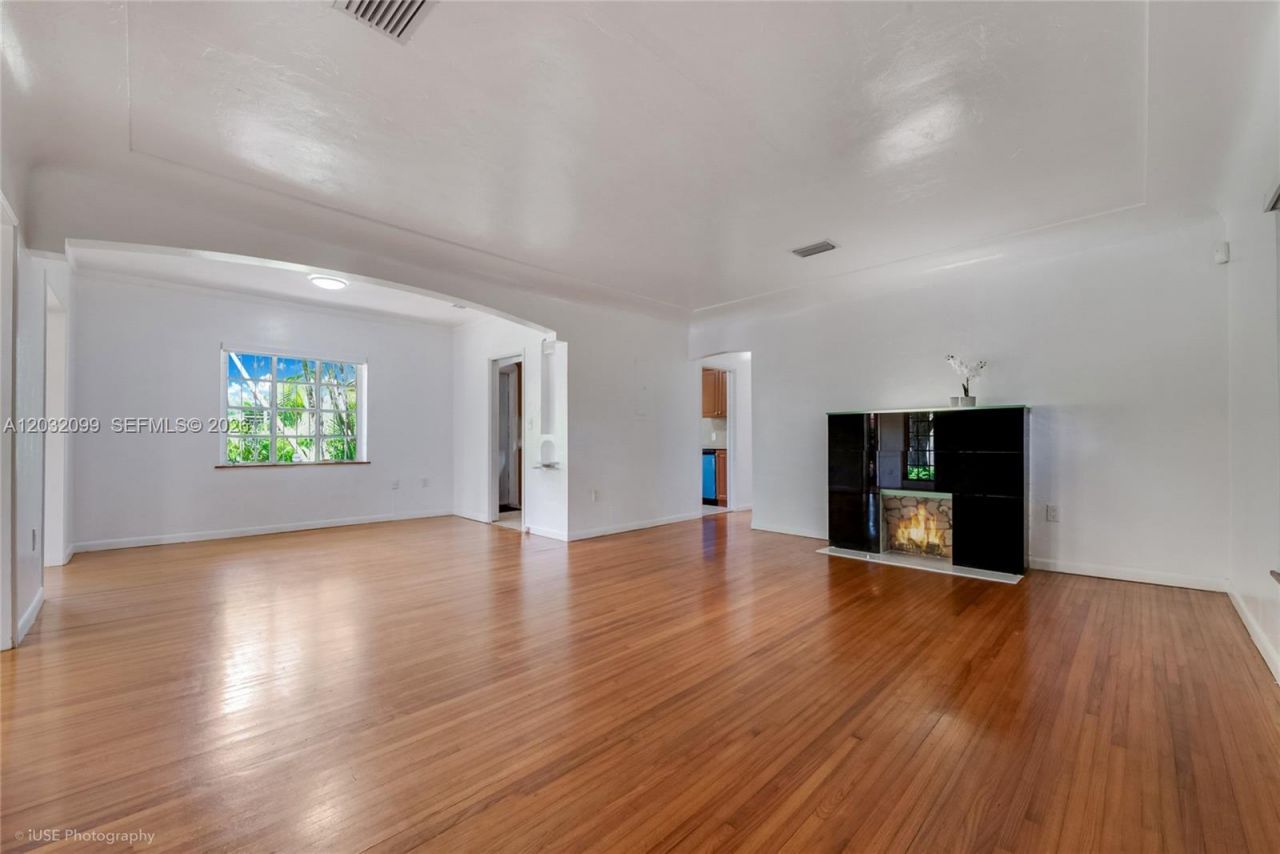 902 Lisbon St, Coral Gables, FL 33134 Photo