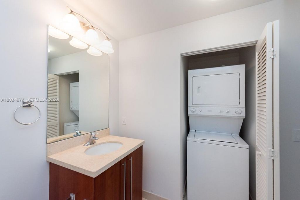 79 SW 12th St , Unit 2303-S, Miami, FL 33130 Photo