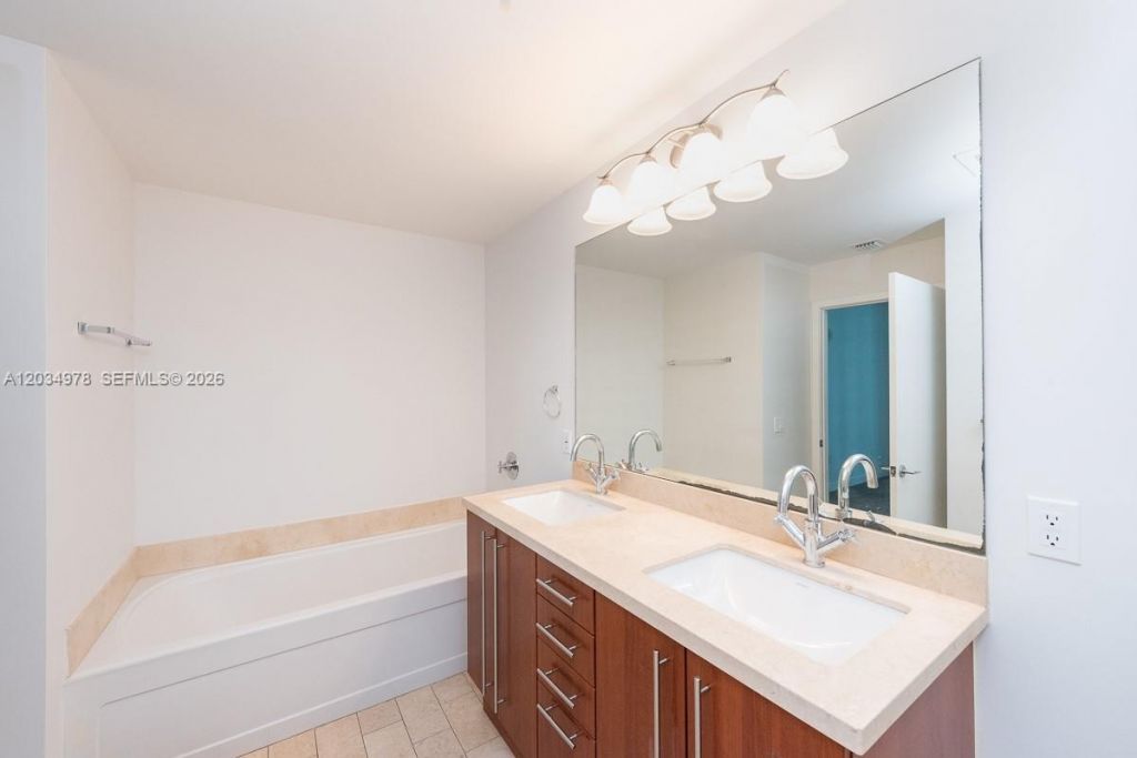 79 SW 12th St , Unit 2303-S, Miami, FL 33130 Photo