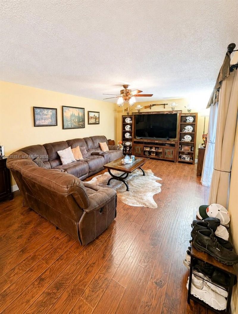 2589 Garden, Unit 2589, Hollywood, FL 33026 Photo