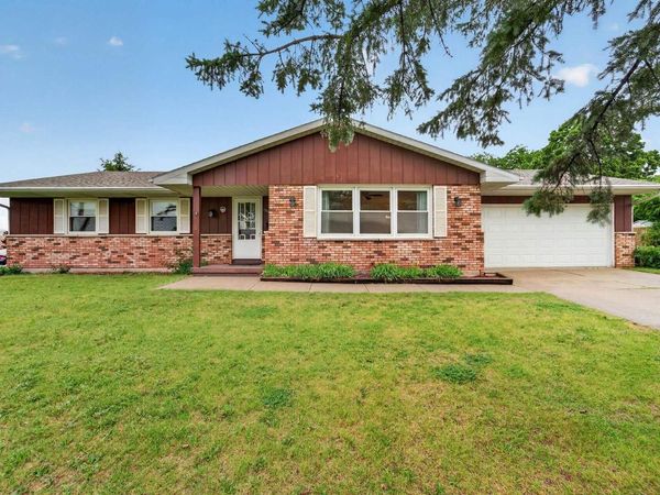 1302 E Garfield Street, Mount Horeb, WI 53572