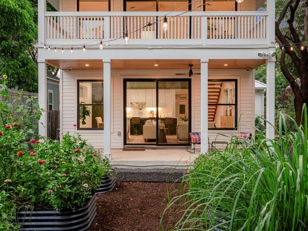 905 E 2nd ST, Austin, TX 78702