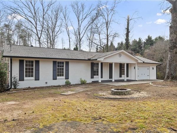 1180 Lakeshore Circle, Gainesville, GA 30501