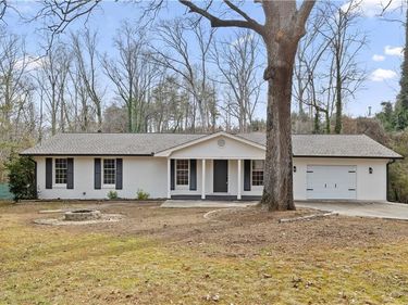 1180 Lakeshore Circle, Gainesville, GA 30501