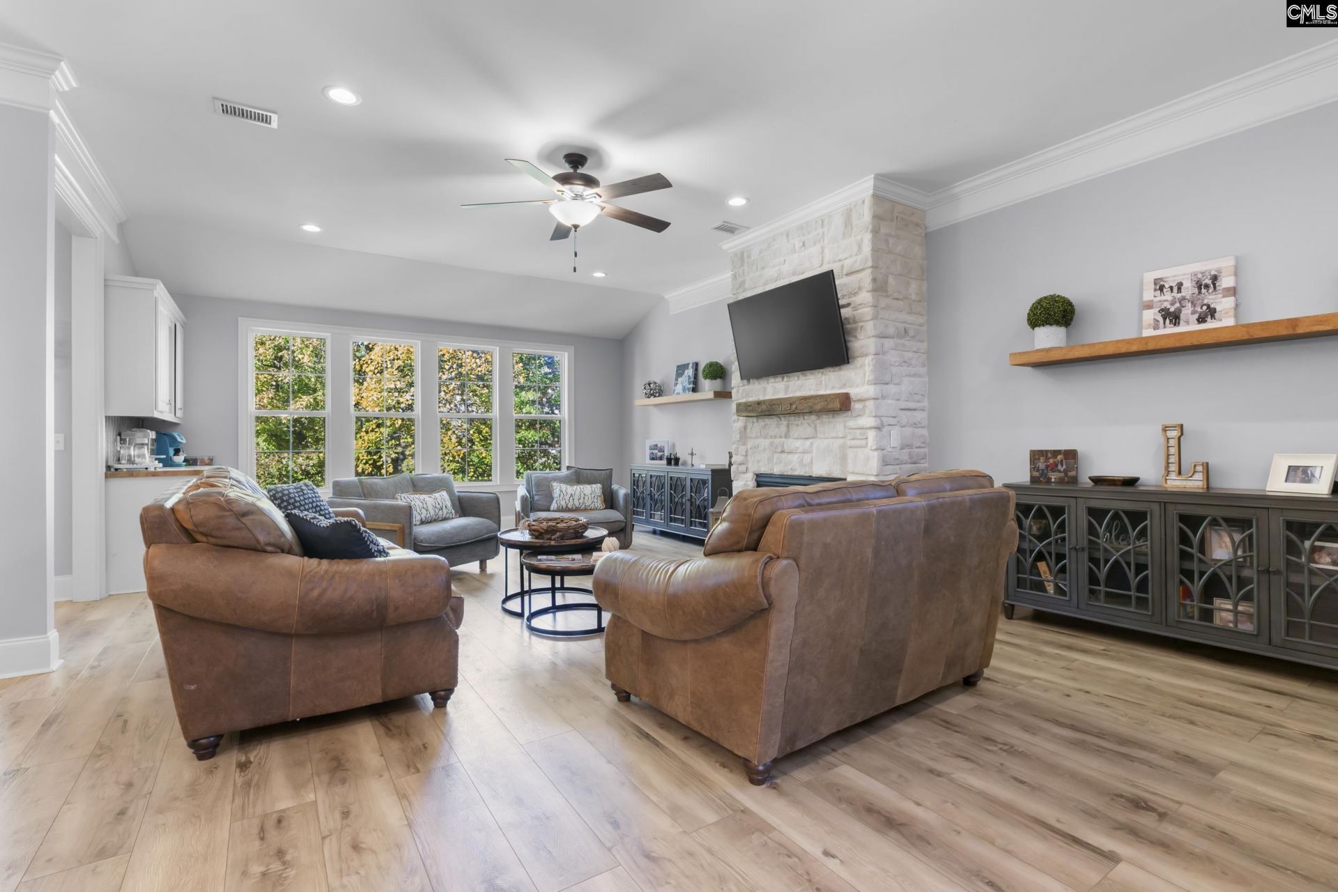102 Longford Court Photo 12