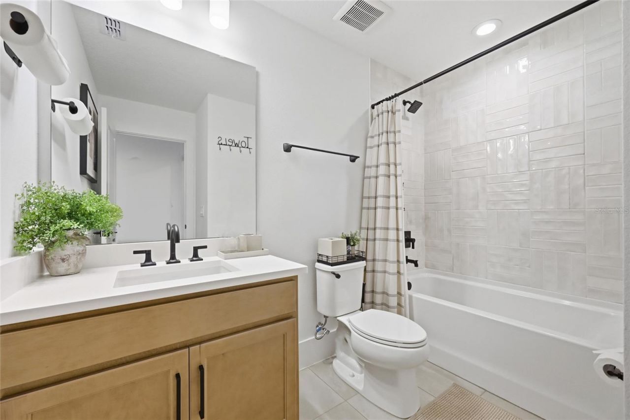 1663 Crowncrest Drive, Apopka, FL 32703 Photo