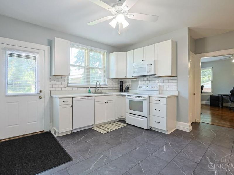 3247 Autumn Lane, Green Township, OH 45239 Photo 14