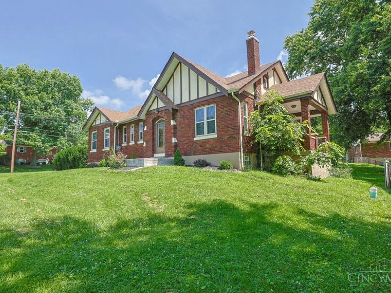 3247 Autumn Lane, Green Township, OH 45239 Photo 2