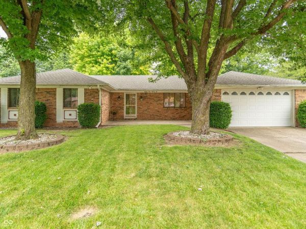8426 Mandan Court , Indianapolis, IN 46217