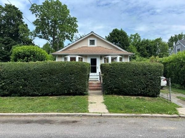 22 E 5th Street , Huntington Station, NY 11746
