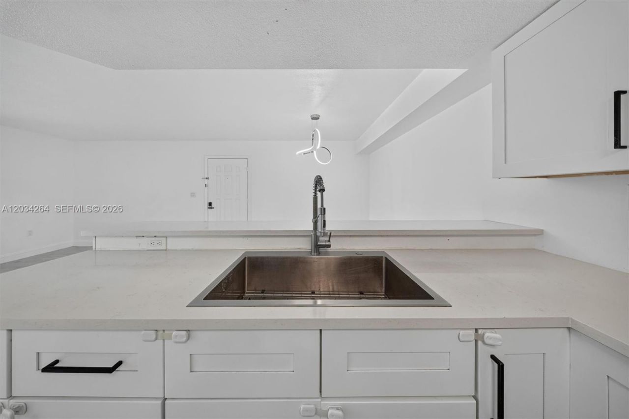 8540 SW 212th St, Unit 202, Cutler Bay, FL 33189 Photo