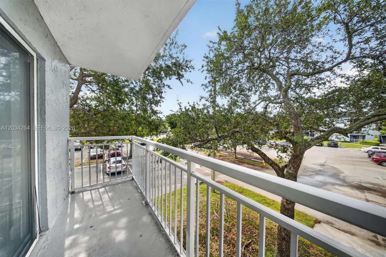 8540 SW 212th St, Unit 202, Cutler Bay, FL 33189 Photo