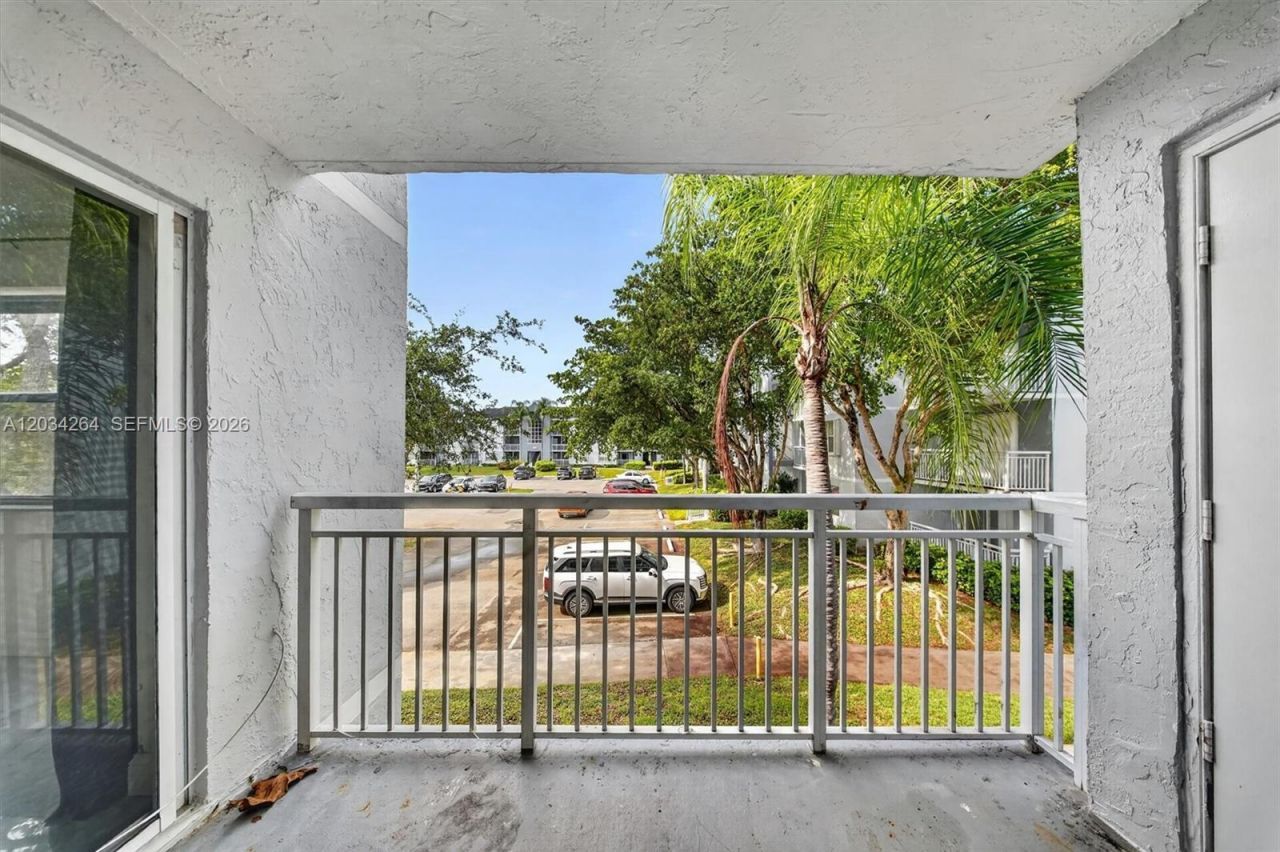 8540 SW 212th St, Unit 202, Cutler Bay, FL 33189 Photo