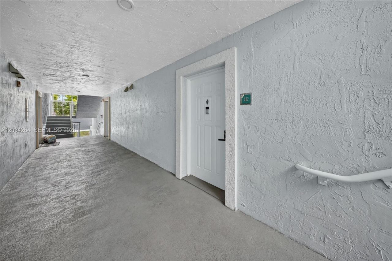 8540 SW 212th St, Unit 202, Cutler Bay, FL 33189 Photo