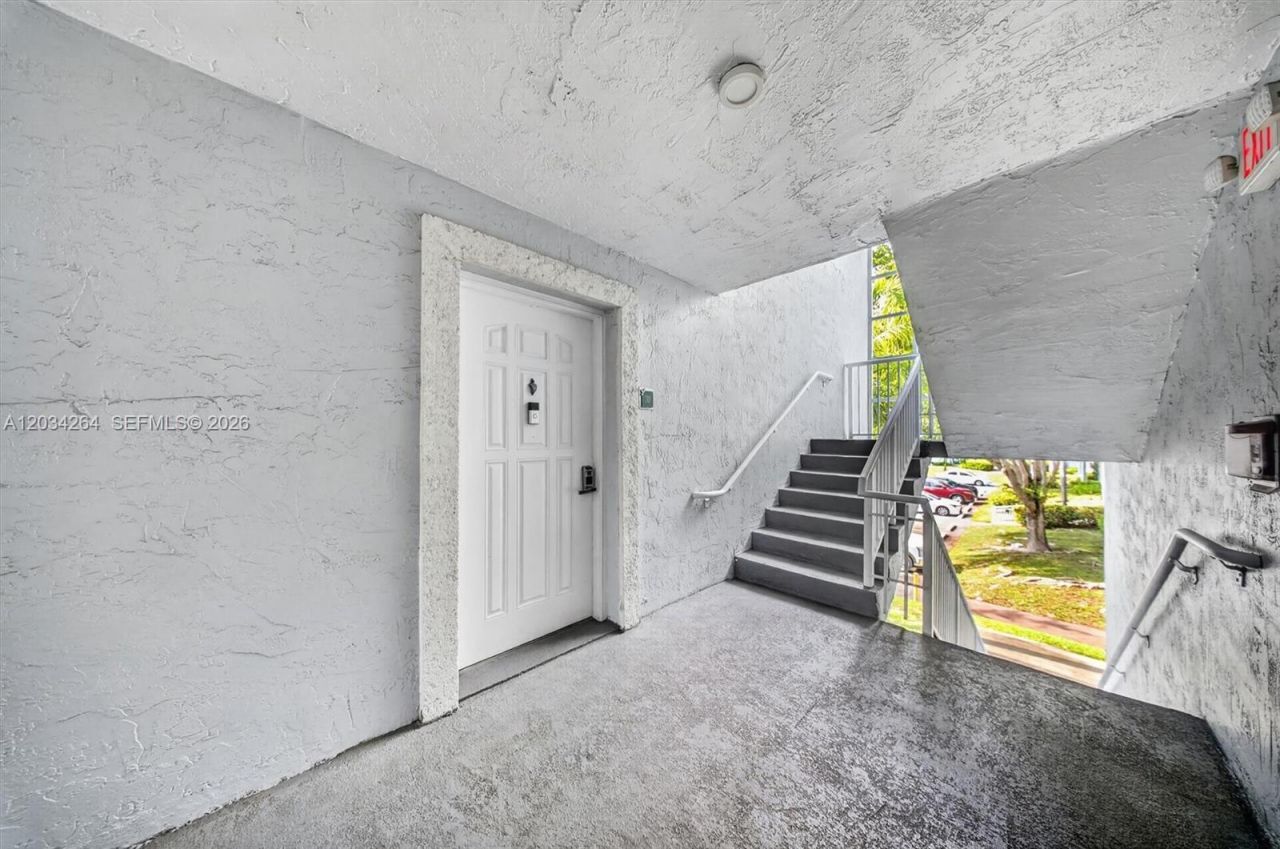 8540 SW 212th St, Unit 202, Cutler Bay, FL 33189 Photo