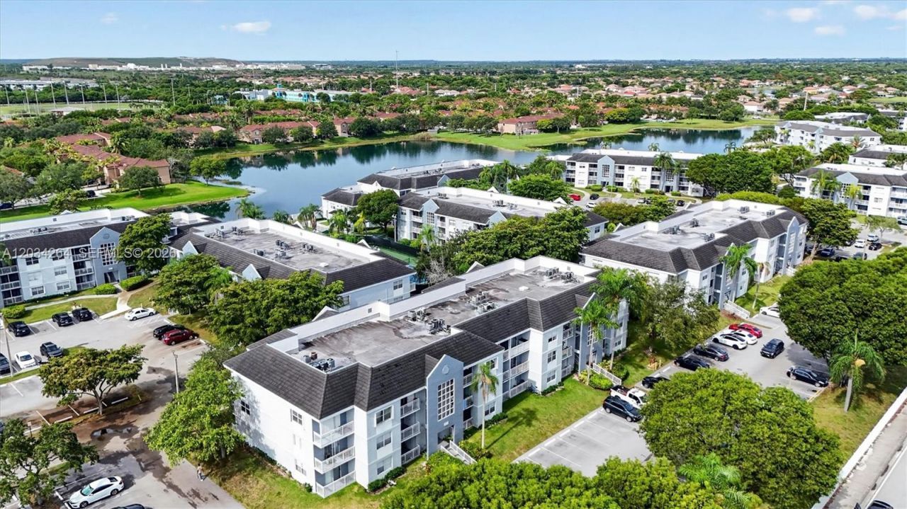 8540 SW 212th St, Unit 202, Cutler Bay, FL 33189 Photo