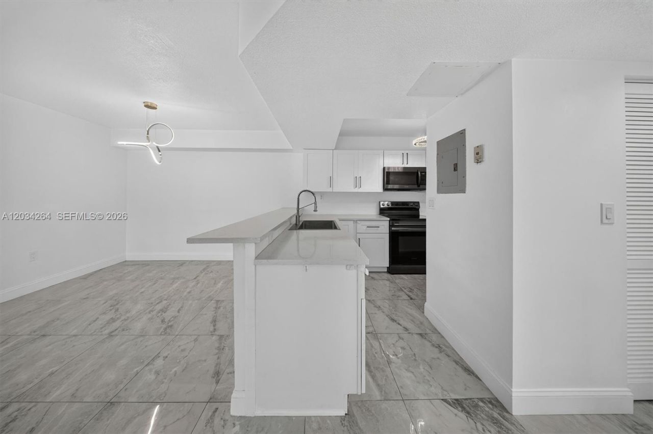 8540 SW 212th St, Unit 202, Cutler Bay, FL 33189 Photo