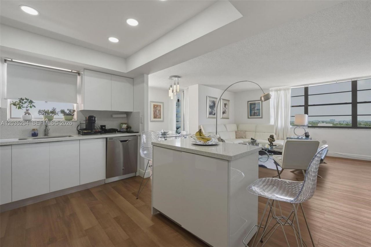 1301 NE Miami Gardens Dr, Unit 1515W, Miami, FL 33179 Photo