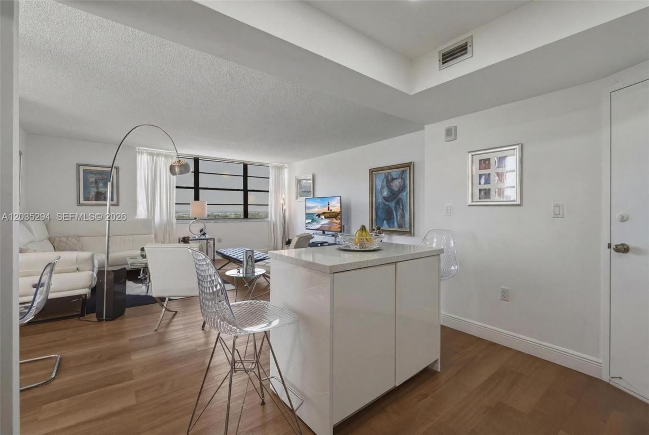 1301 NE Miami Gardens Dr, Unit 1515W, Miami, FL 33179 Photo